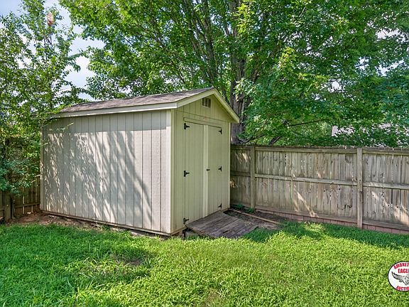 5th image of 1570 Greenbriar Ln