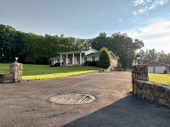 214 Flat Top Rd, Shady Spring, WV 25918