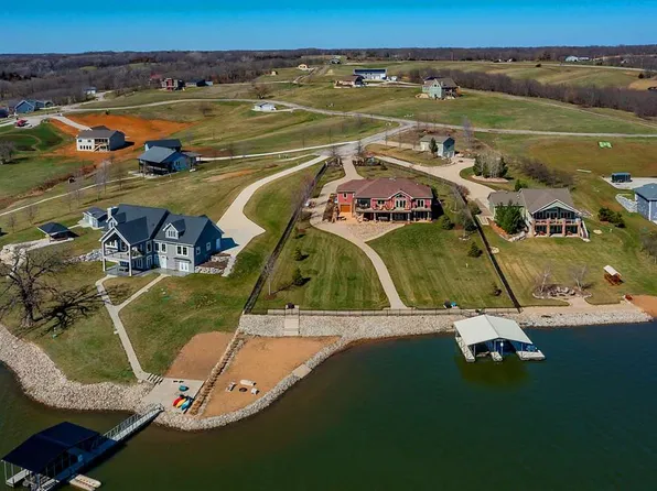 29735 N Point Ct, Moravia, IA 52571