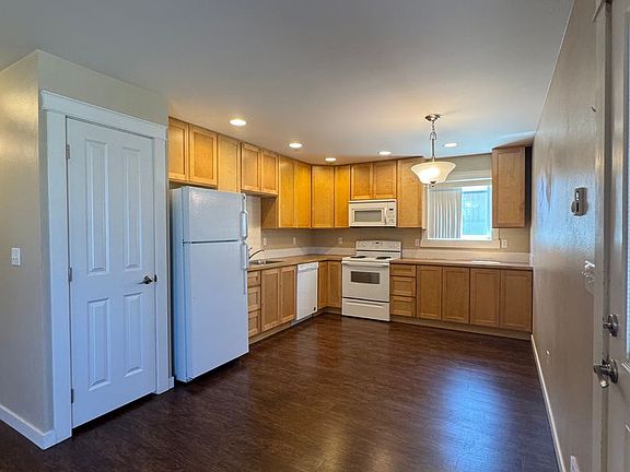 3rd image of 2239 Airport Rd #2
