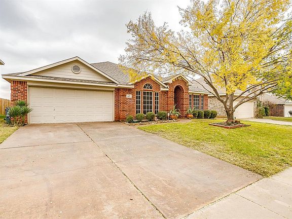2nd image of 927 Hidden Oaks Dr