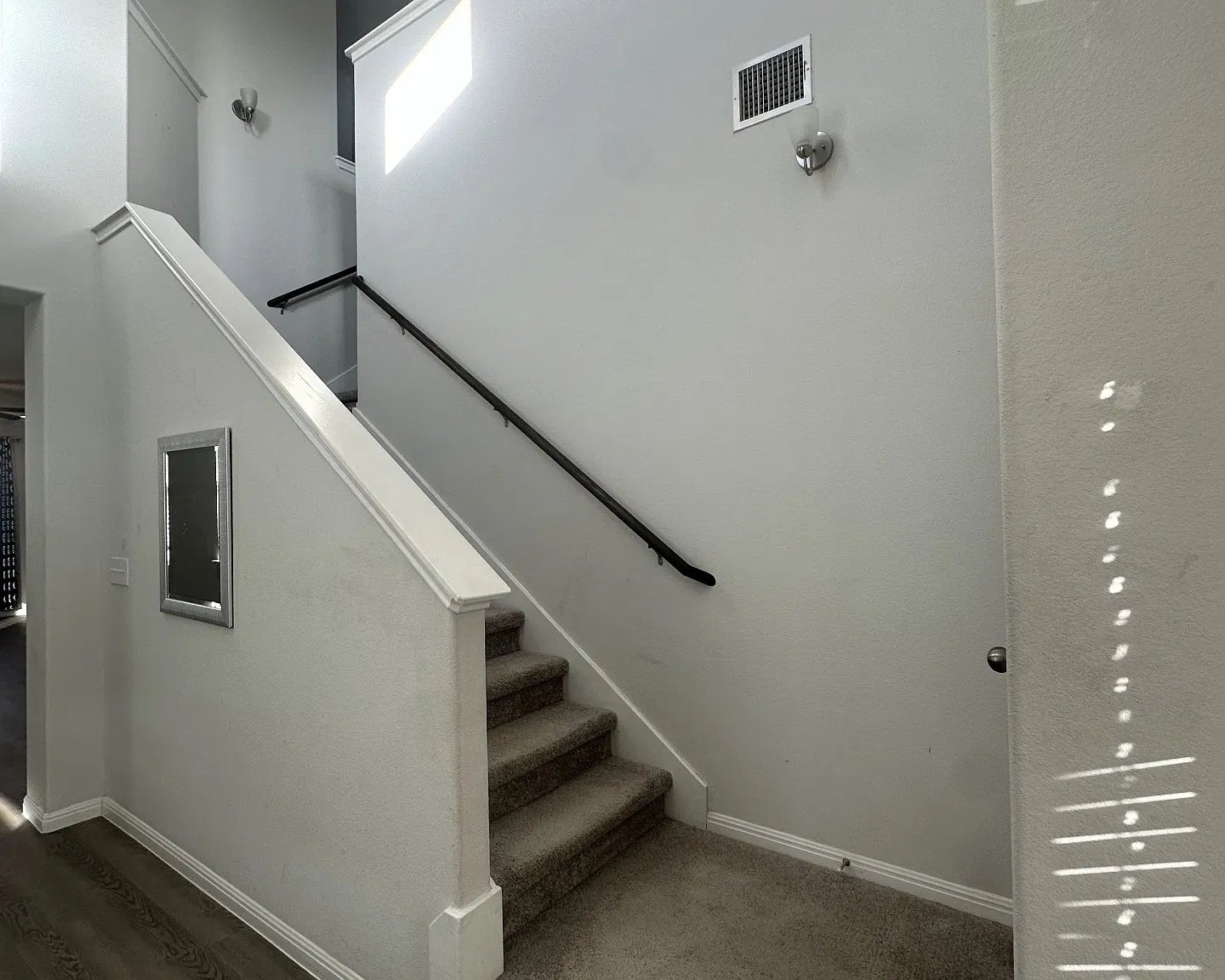 4 bed, 2253 sqft, $2,300 — Photo 2