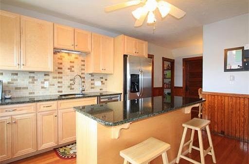 4th image of 20 Hoyle St #3