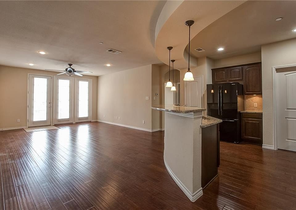 1st image of 950 Henderson St APT 1112