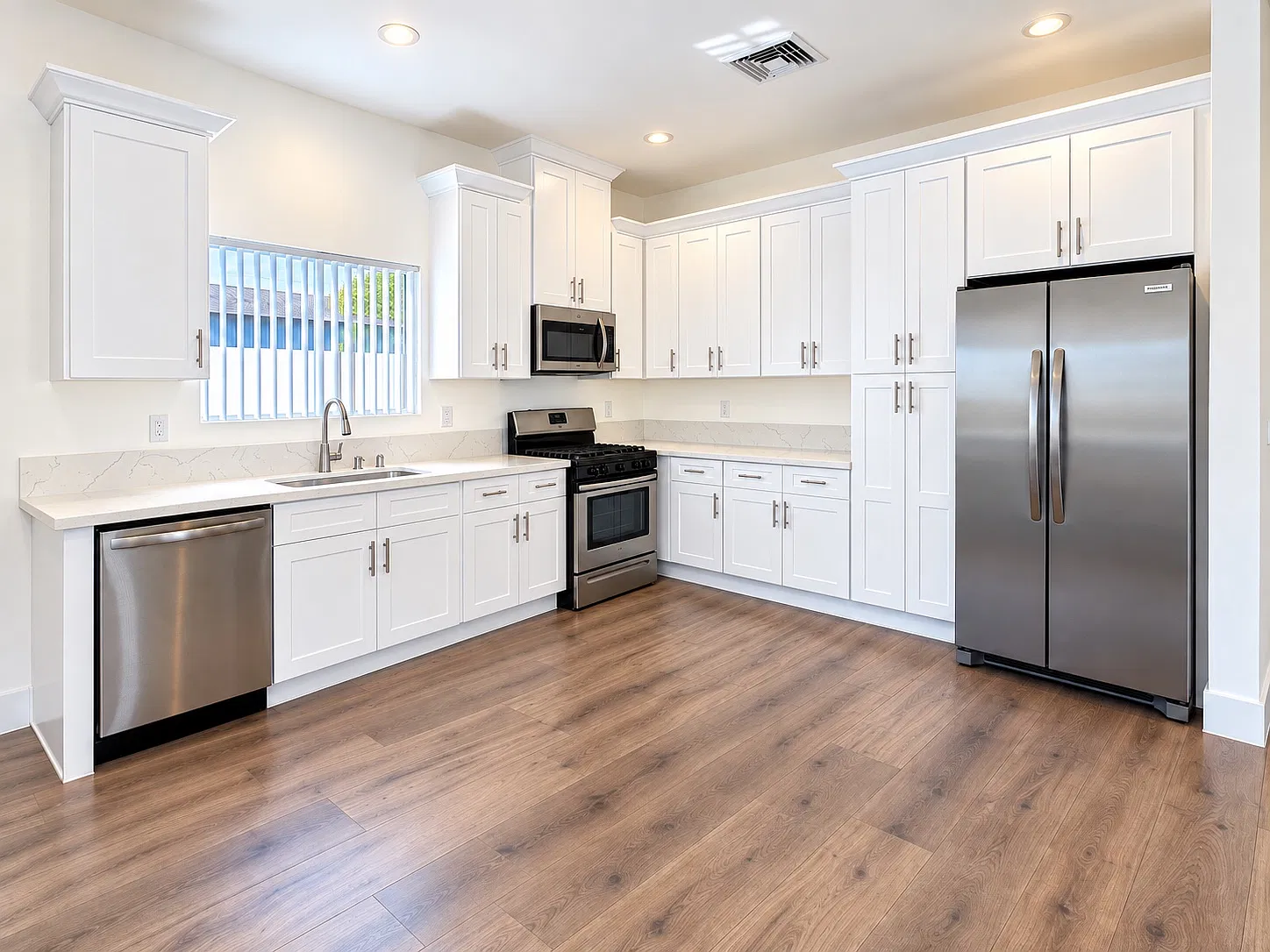 2 bed, 1000 sqft, $3,700 — Photo 4