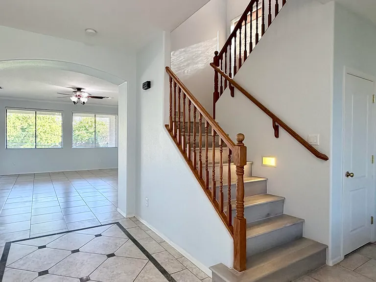 1289 E Iris Dr — Photo 4