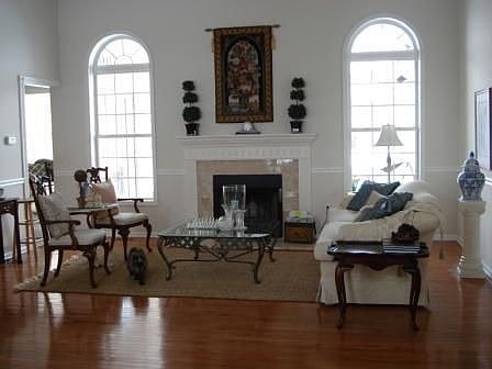Living Room / Hardwood floors