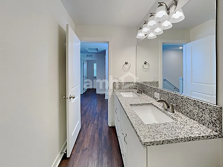 4537 N Alester Ave — Photo 15
