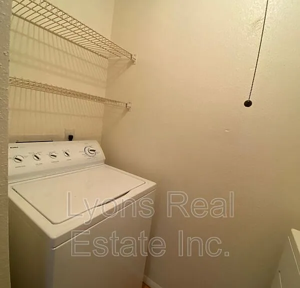 2855 Winkler Ave #124 — Photo 8