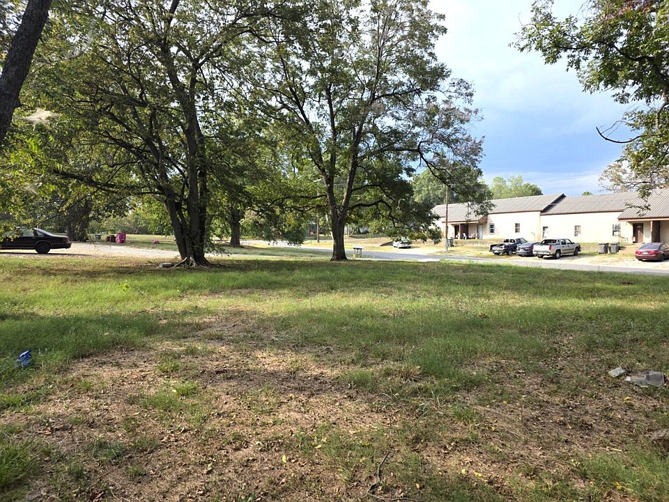 2nd image of 307 College St