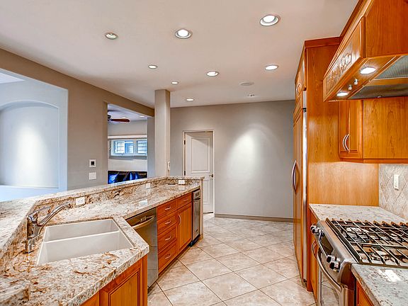 5th image of 824-826 Cohasset Ct