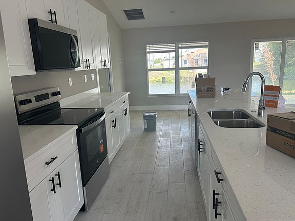 3rd image of 409 NE 19th Ter