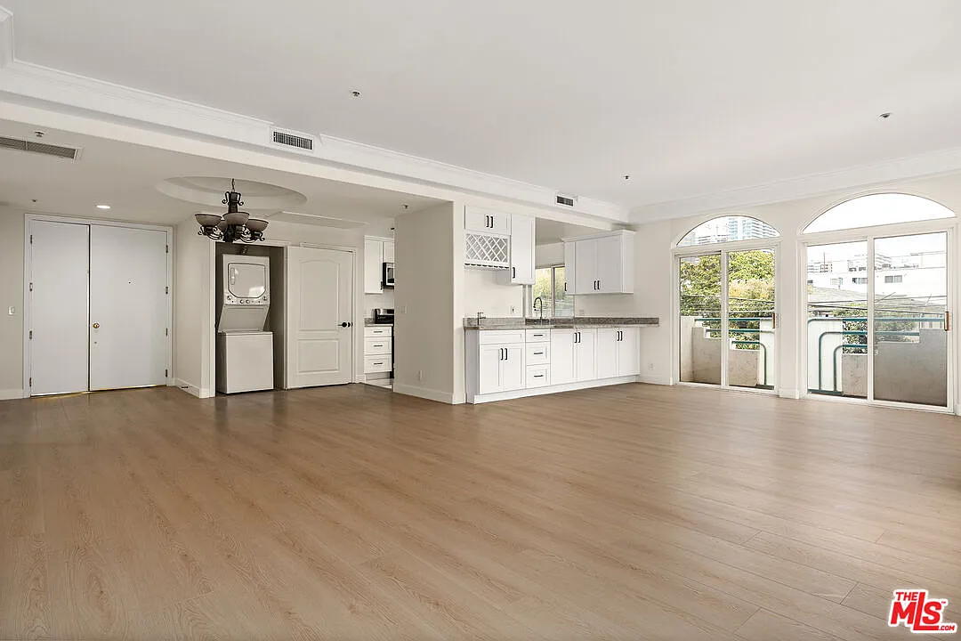 2 bed, 2.5 bath, 1656 sqft, $4,900 — Photo 3