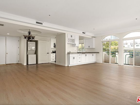 3rd image of 1315 S Saltair Ave APT 203