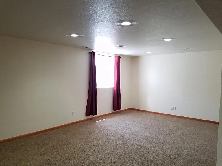 214 E Iowa Ave — Photo 19
