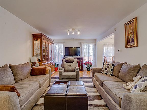 3rd image of 36 Stonefield Dr