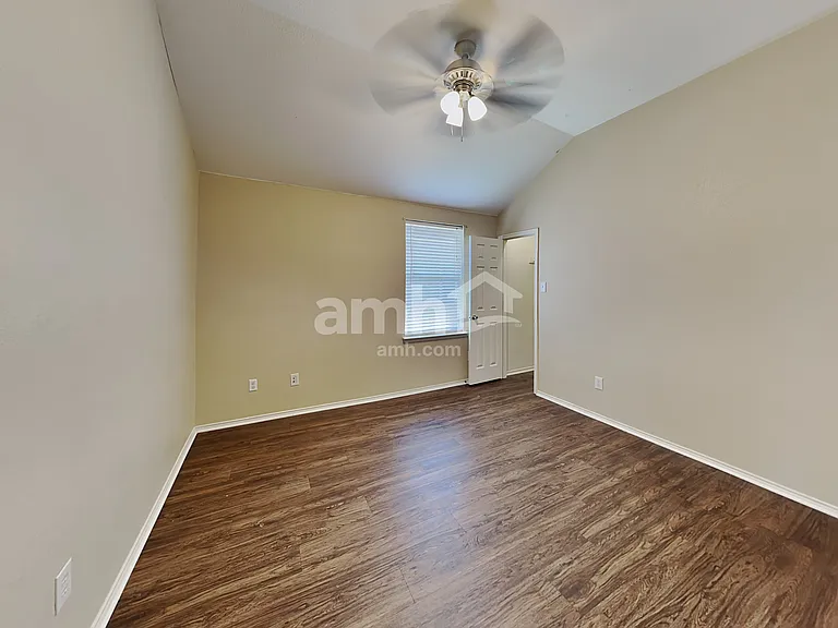 530 Hickory Ln — Photo 19