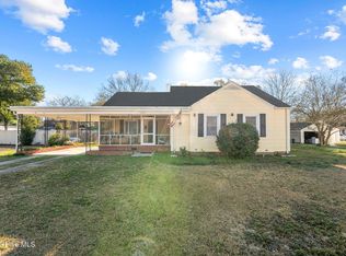 1607 Queen Anne Ln, New Bern, NC 28560