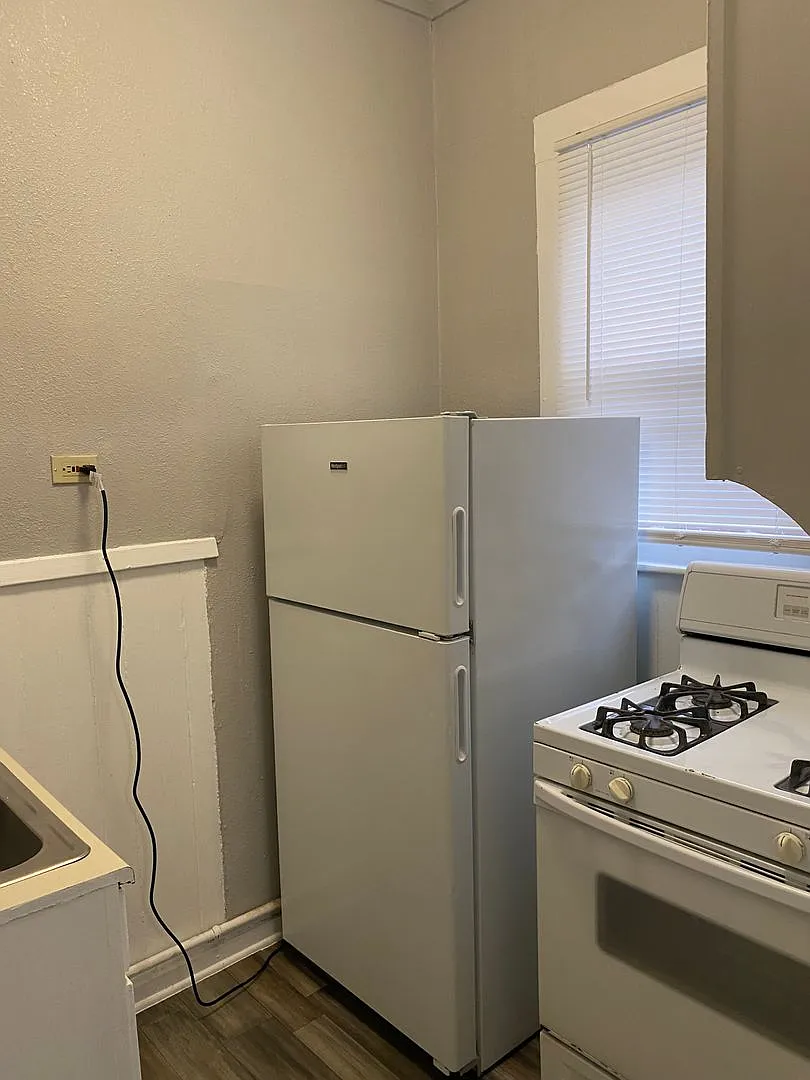 527 CEDAR | Studio in King William — Photo 4