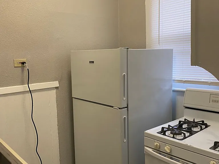 527 Cedar St — Photo 3