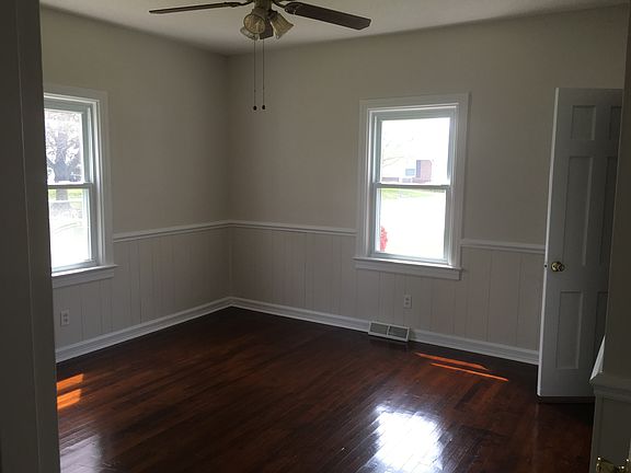 3rd image of 1402 Cypress St