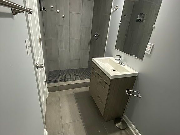 5th image of 1528 N Broadway St