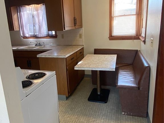 5th image of 447 Broad St #10713088
