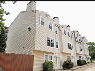 2135 N Taylor St #H, Arlington, VA 22207