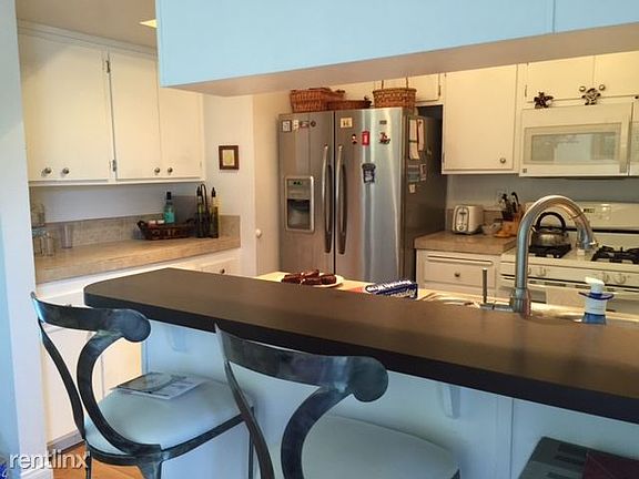 4th image of 226 Oakwood St #48