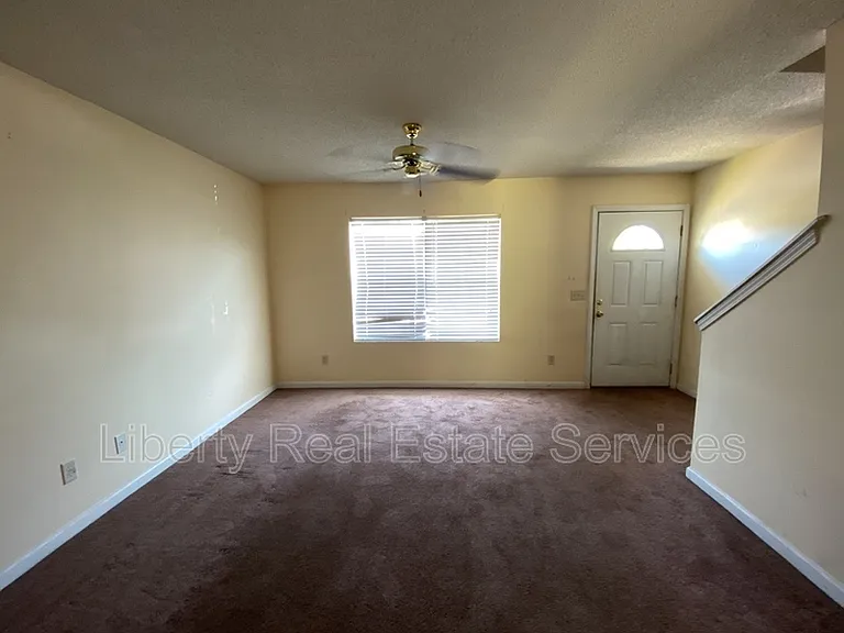 1100 Pineland Ave #8C — Photo 2