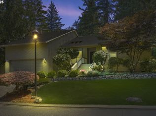 39 Walking Woods Dr, Lake Oswego, OR 97035