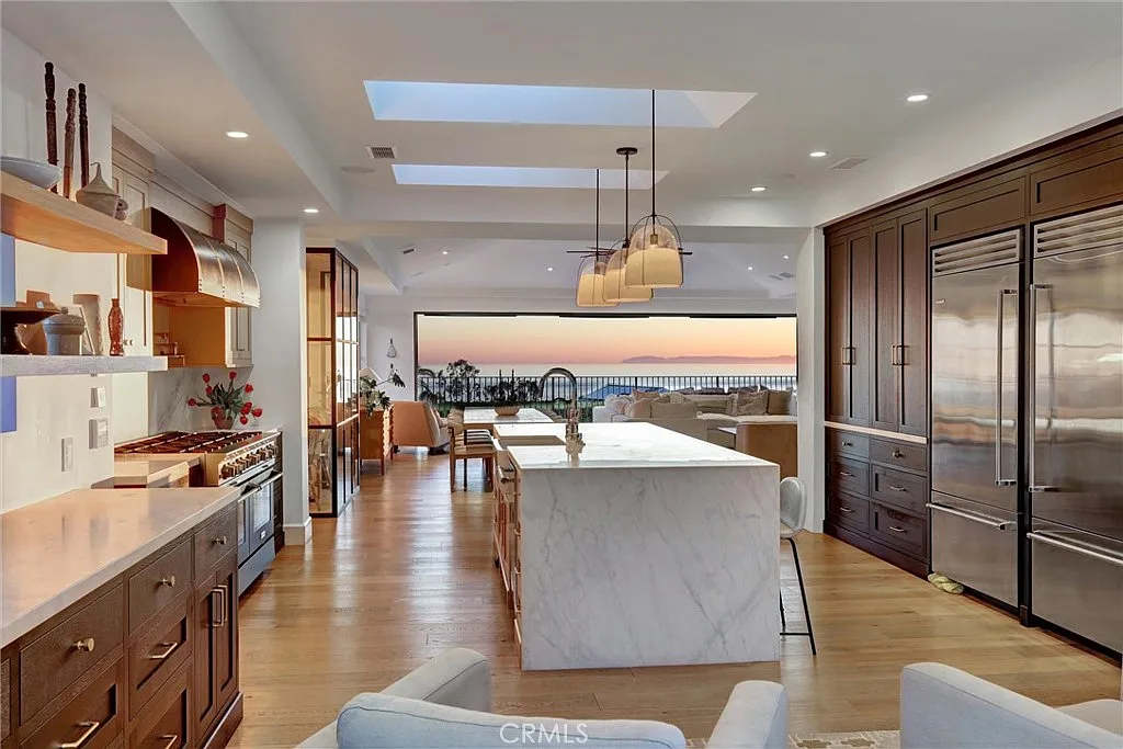 5 bed, 4.5 bath, 4158 sqft, $39,000 — Photo 1