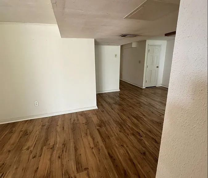 525 Highwood Cir — Photo 2