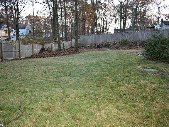 4th image of 9 Northwestern Trl