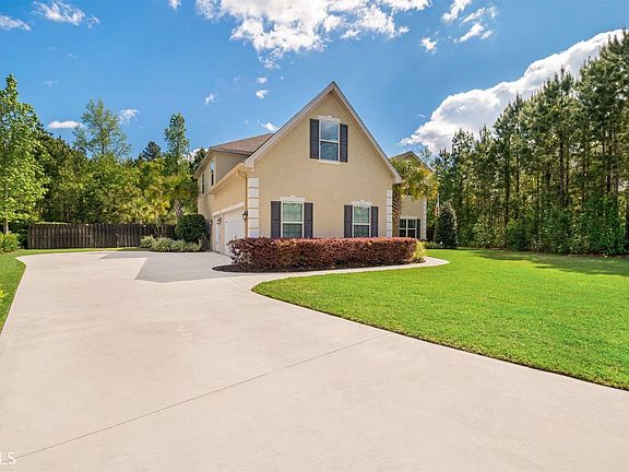 3rd image of 70 Wellington Cir