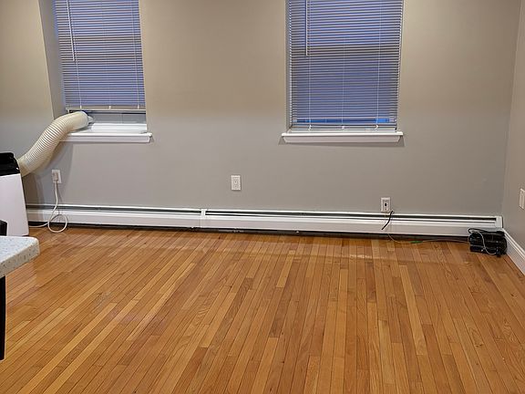5th image of 818 S 9th St Floor 3