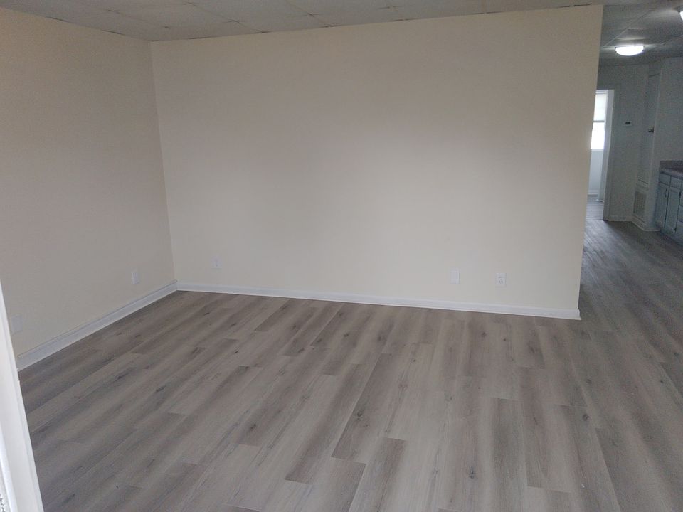 2nd image of 190 Beauvoir Rd