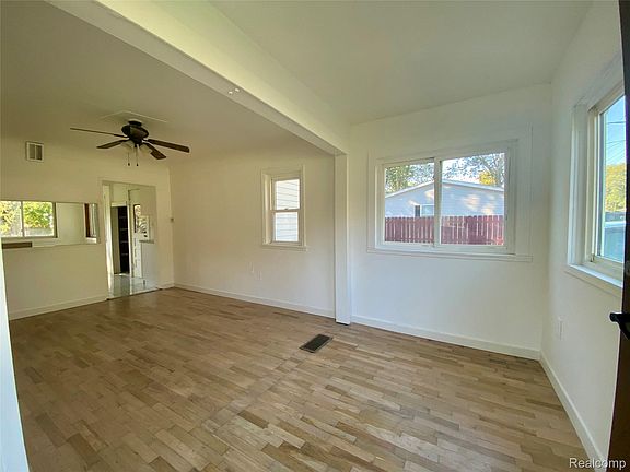 3rd image of 4537 Dewey Rd
