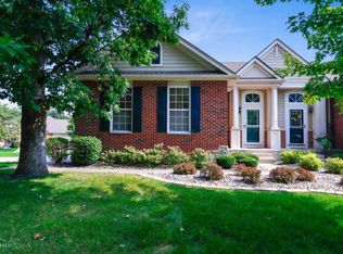 8623 Lake Hills Dr, Saint John, IN 46373
