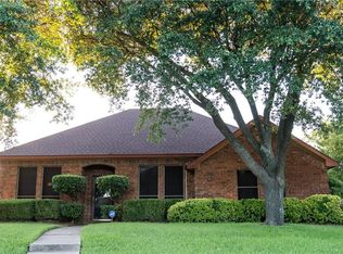 428 Raintree Cir, Desoto, TX 75115
