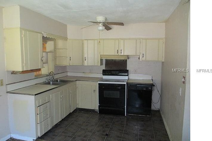 2nd image of 1221 Brack St