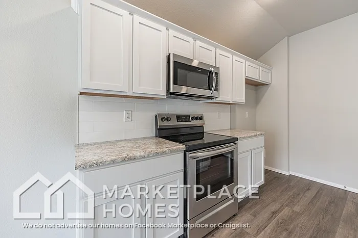 981 E Starling St — Photo 9