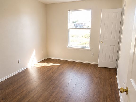 5th image of 1710 Benttree Dr APT B
