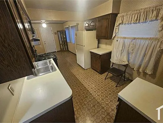 22803 Sharrow Ave — Photo 4