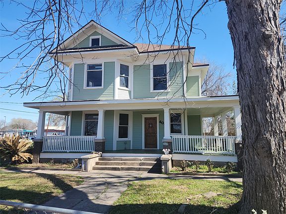 3rd image of 403 Farquhar St