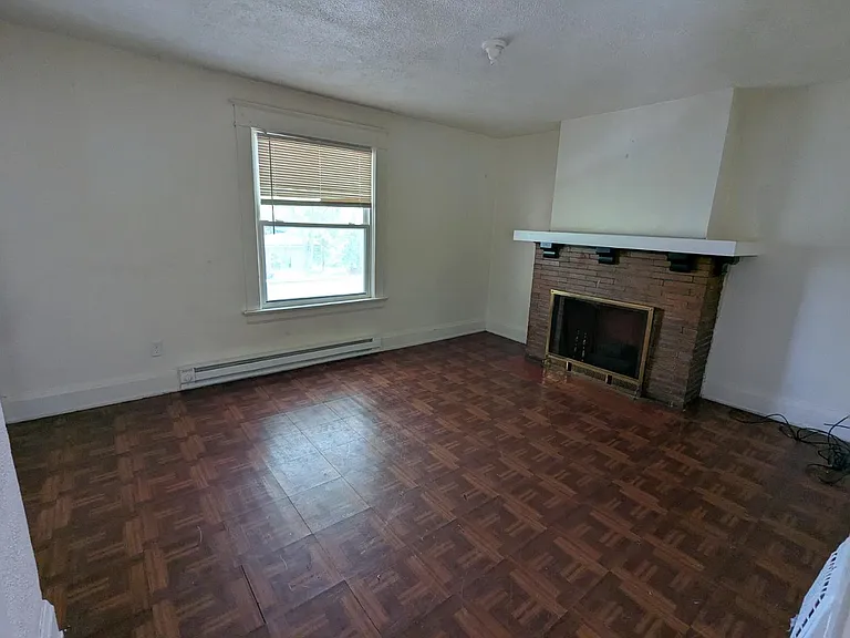 1048 Norwood Ave — Photo 3