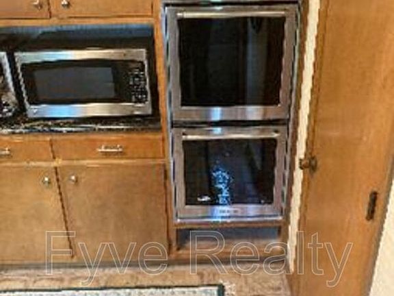 4th image of 28926 Shaker Blvd