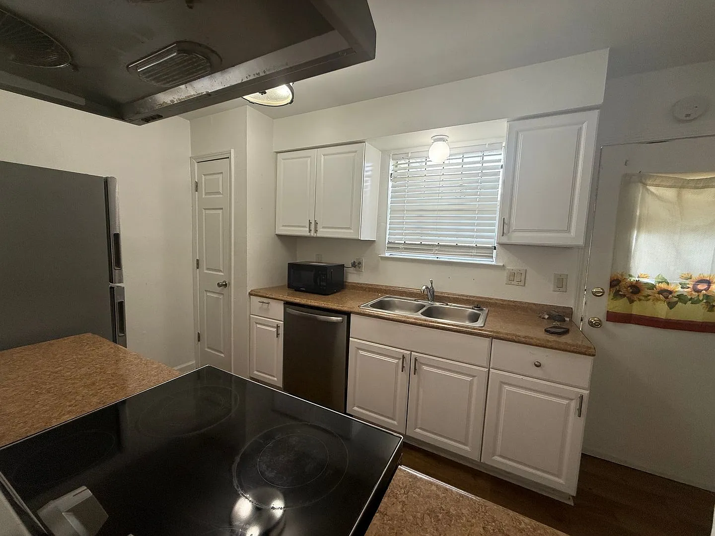 2bd 2.5ba Furnished Condo With Water Included — Photo 3