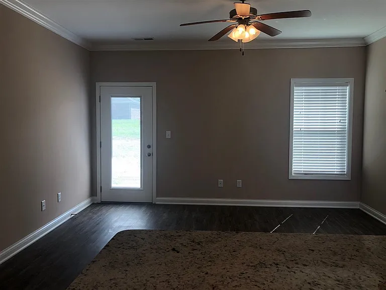 221 Spring Creek Ave — Photo 4