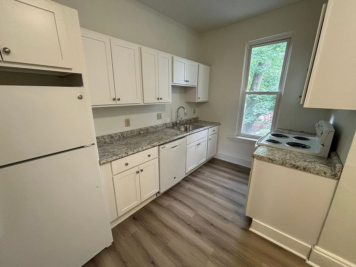 333 Morewood Avenue — Photo 3